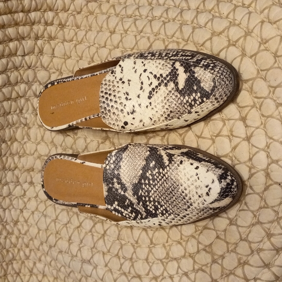 Madden Girl Shoes 25 Off Madden Girl Slides 8 Oz Poshmark
